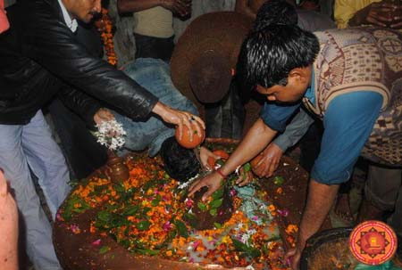 Shivaratri Puja procedure, Maha Shivratri Pujan Vidhi is given here. How to do ... maha shivaratri pooja vidhanam and upavasam in telugu